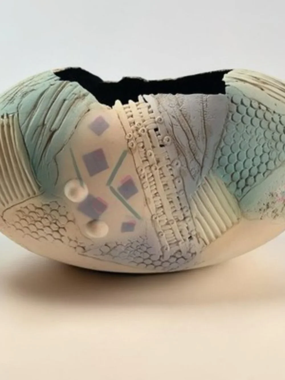 LARGE GAIL MARKIEWICZ Signed One Of a Kind Patchwork Vessel Pottery 16 x 9